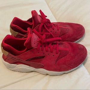 Womens 11 Nike Hirachi’s